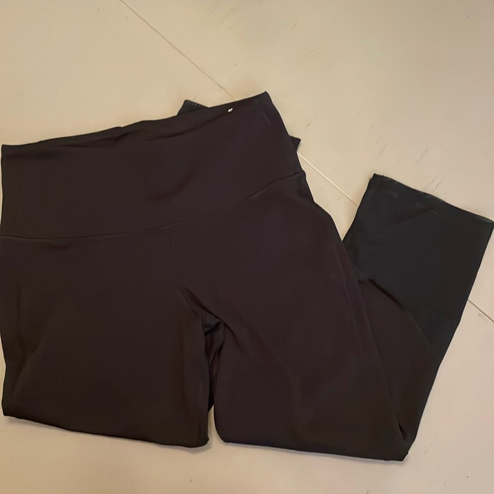 Old Navy Active Elevate Leggings Go Dry Women’s Size Medium Mesh Design On Legs